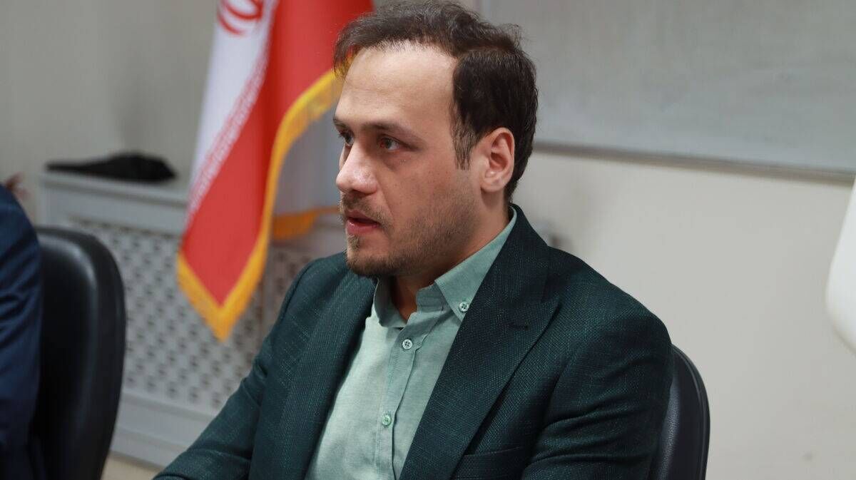 نقد نگاه بی قید و شرط به شرق